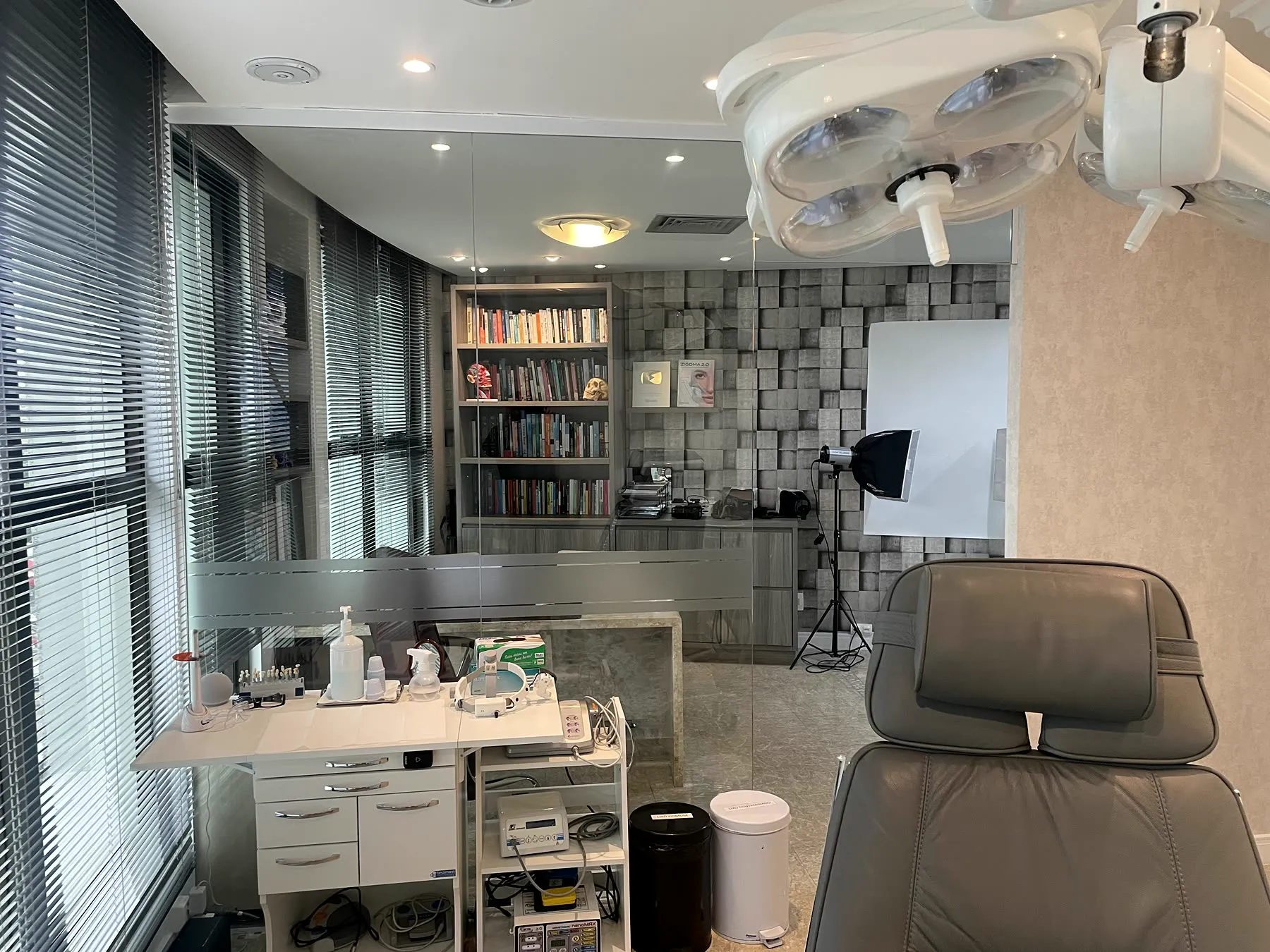 Sala clínica da clínica do Dr. Fernando Giovanella